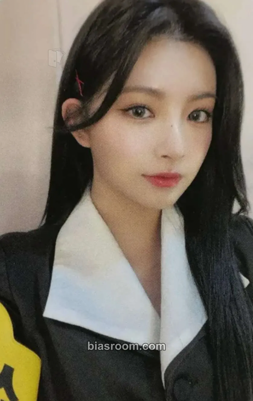Yiren Return of The Girl Photocard - EVERGLOW - EVERGLOW K-pop photocard