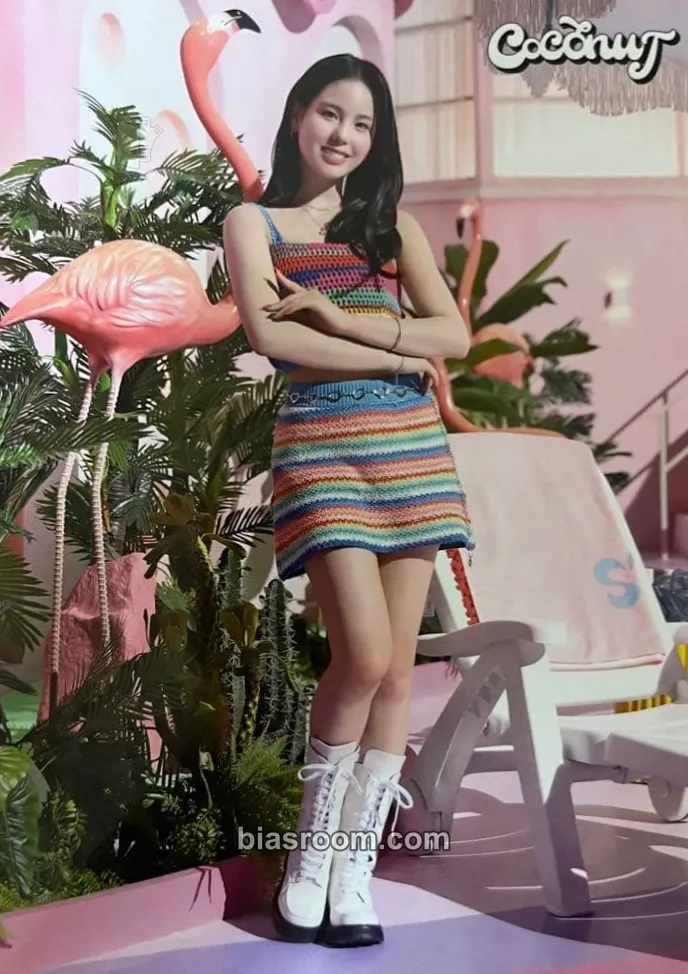 Mako “Coconut” official goods Photocard - NiziU - NiziU K-pop photocard