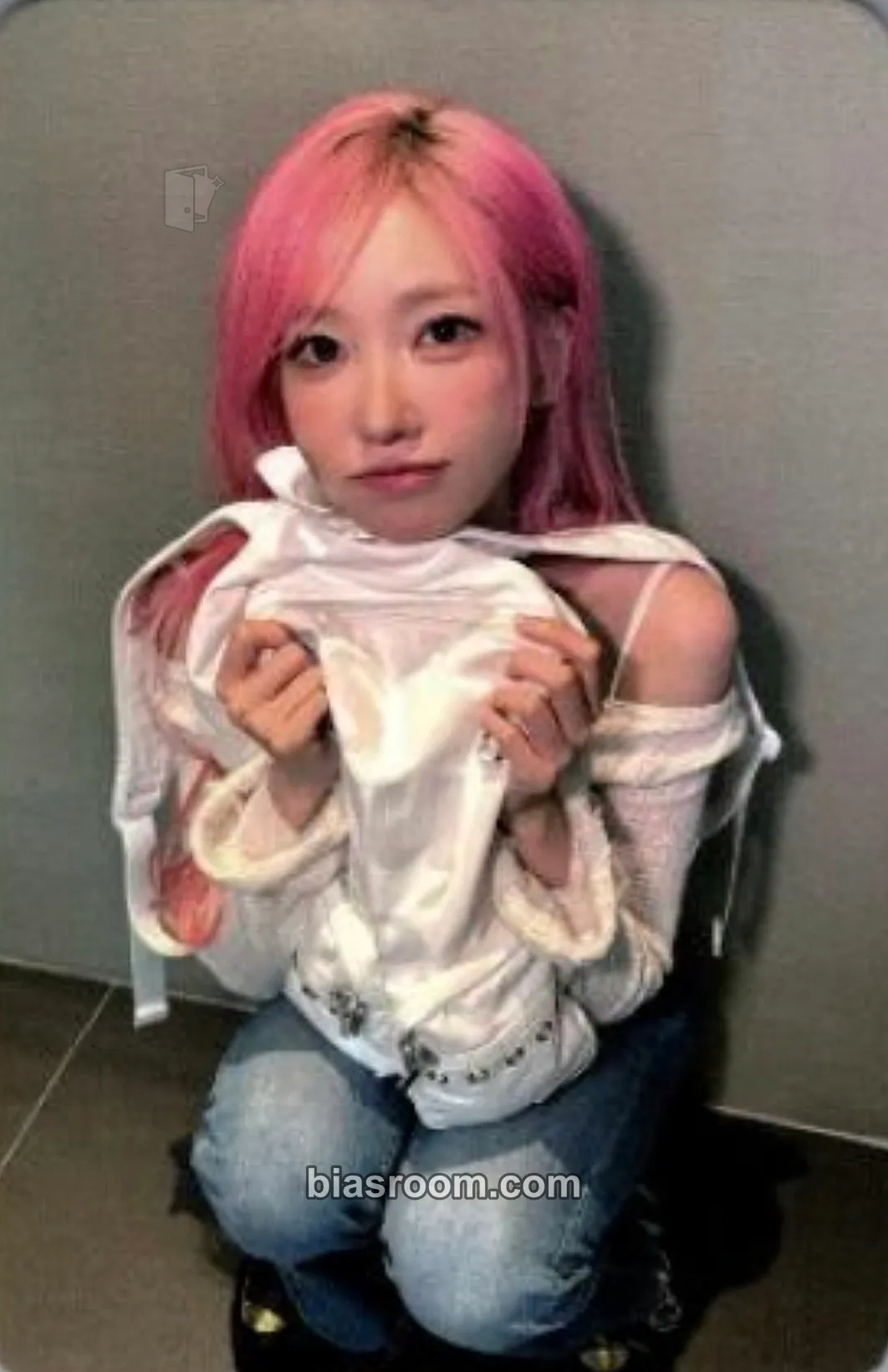 Magenta CEREMONY Photocard - QWER - QWER K-pop photocard