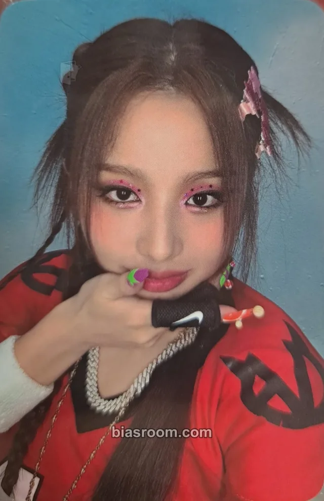 BADVILLAIN - Chloe Young - OVERSTEP Album ktown4u fansign