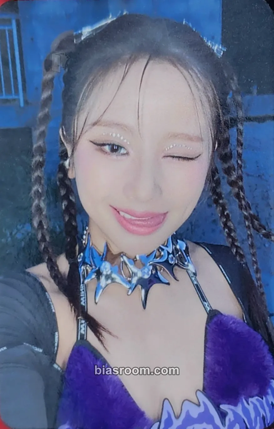 Chloe Young OVERSTEP Photocard - BADVILLAIN - BADVILLAIN K-pop photocard