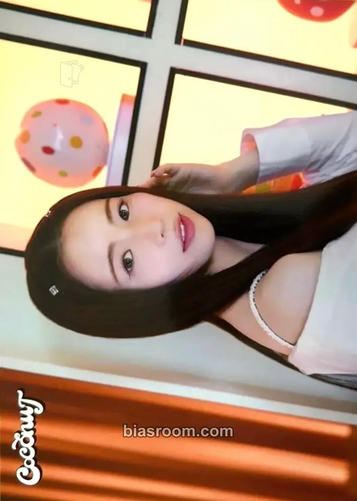 Maya “Coconut” official goods Photocard - NiziU - NiziU K-pop photocard