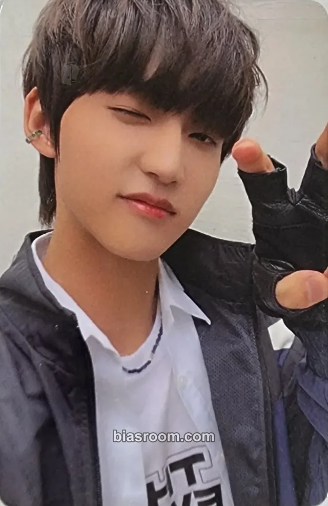 TNX - Hwi - LOVE NEVER DIES Album ktown4u lucky draw (LD) round 1 A version