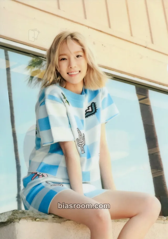 Taeyeon - Taeyeon - Why Album L holder photo set
