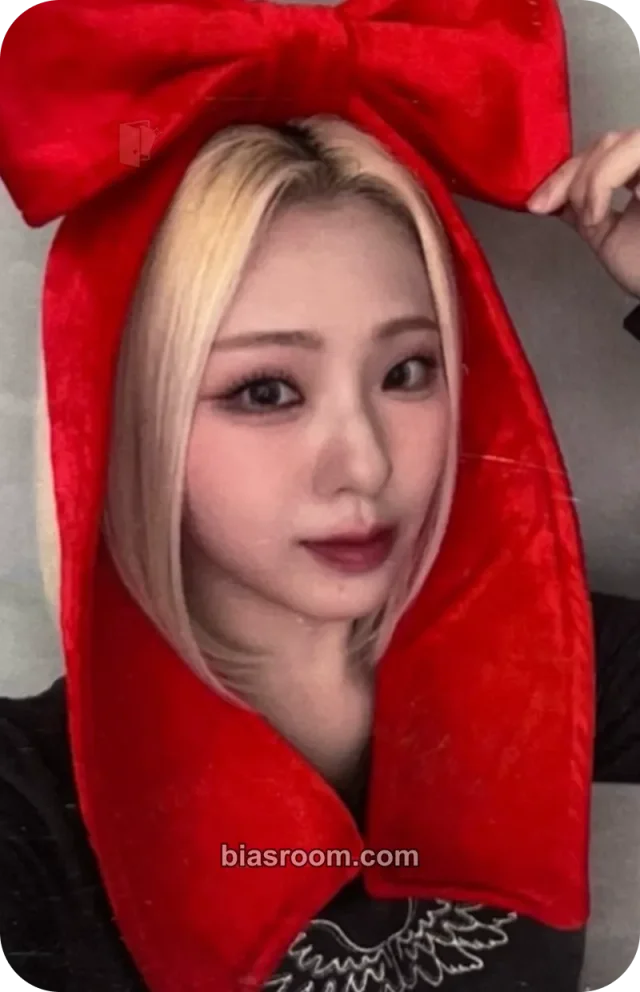 Chaerin ICHILLIN’ ICHILLIN' 2025 Season's Greetings 'Get Ready with Me' K-pop photocard
