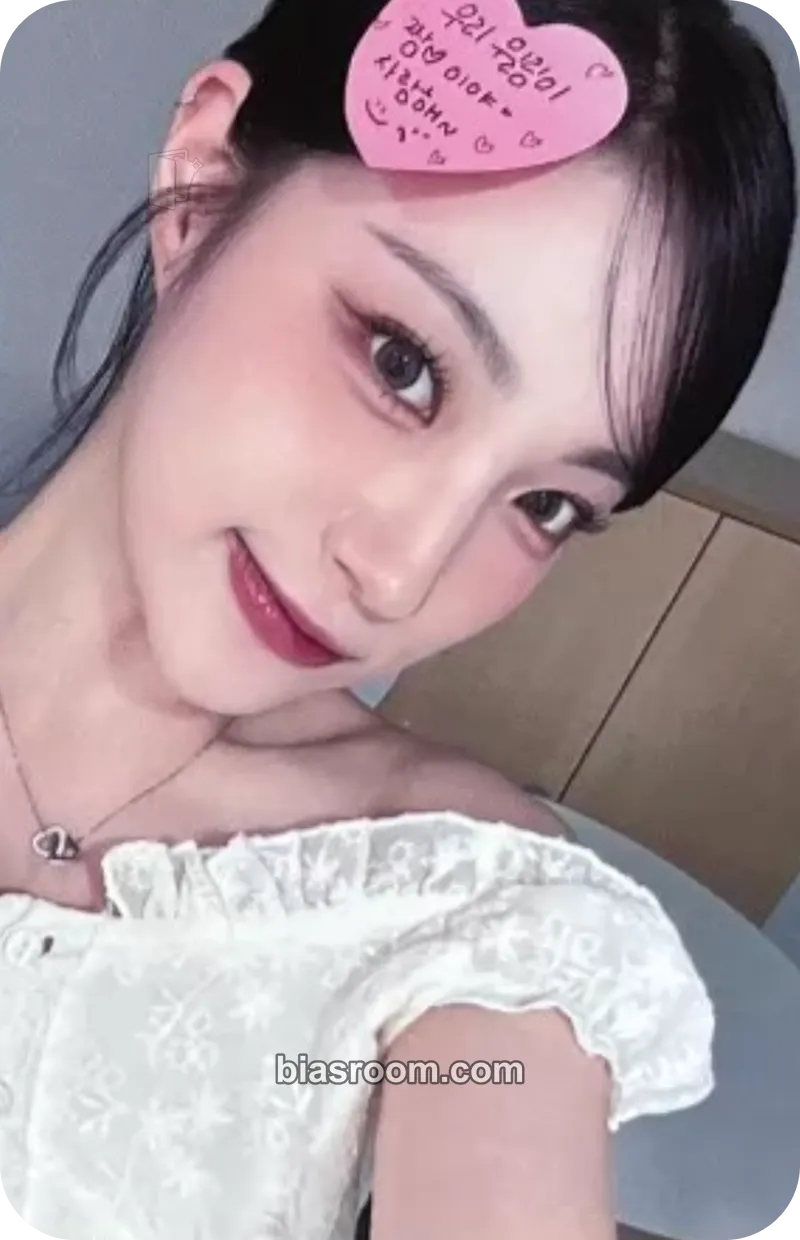 Yeju Wild Cherry Photocard - ICHILLIN’ - ICHILLIN’ K-pop photocard