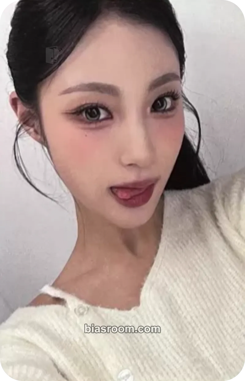 Yeju Wild Cherry Photocard - ICHILLIN’ - ICHILLIN’ K-pop photocard