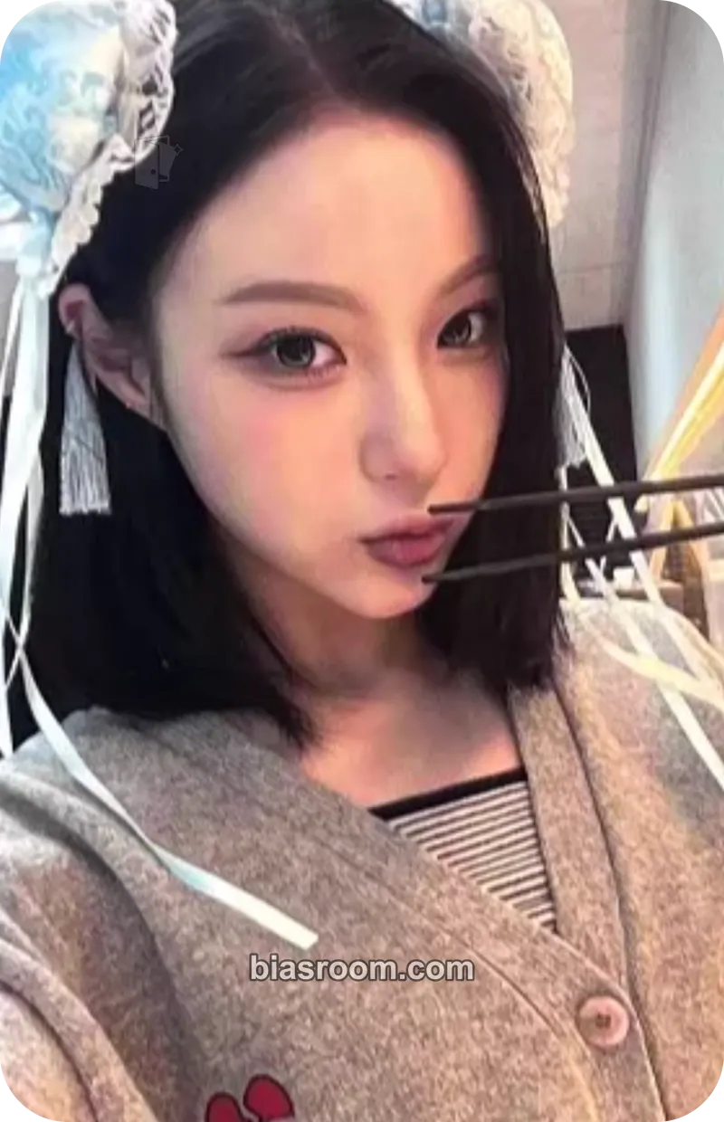Yeju Wild Cherry Photocard - ICHILLIN’ - ICHILLIN’ K-pop photocard