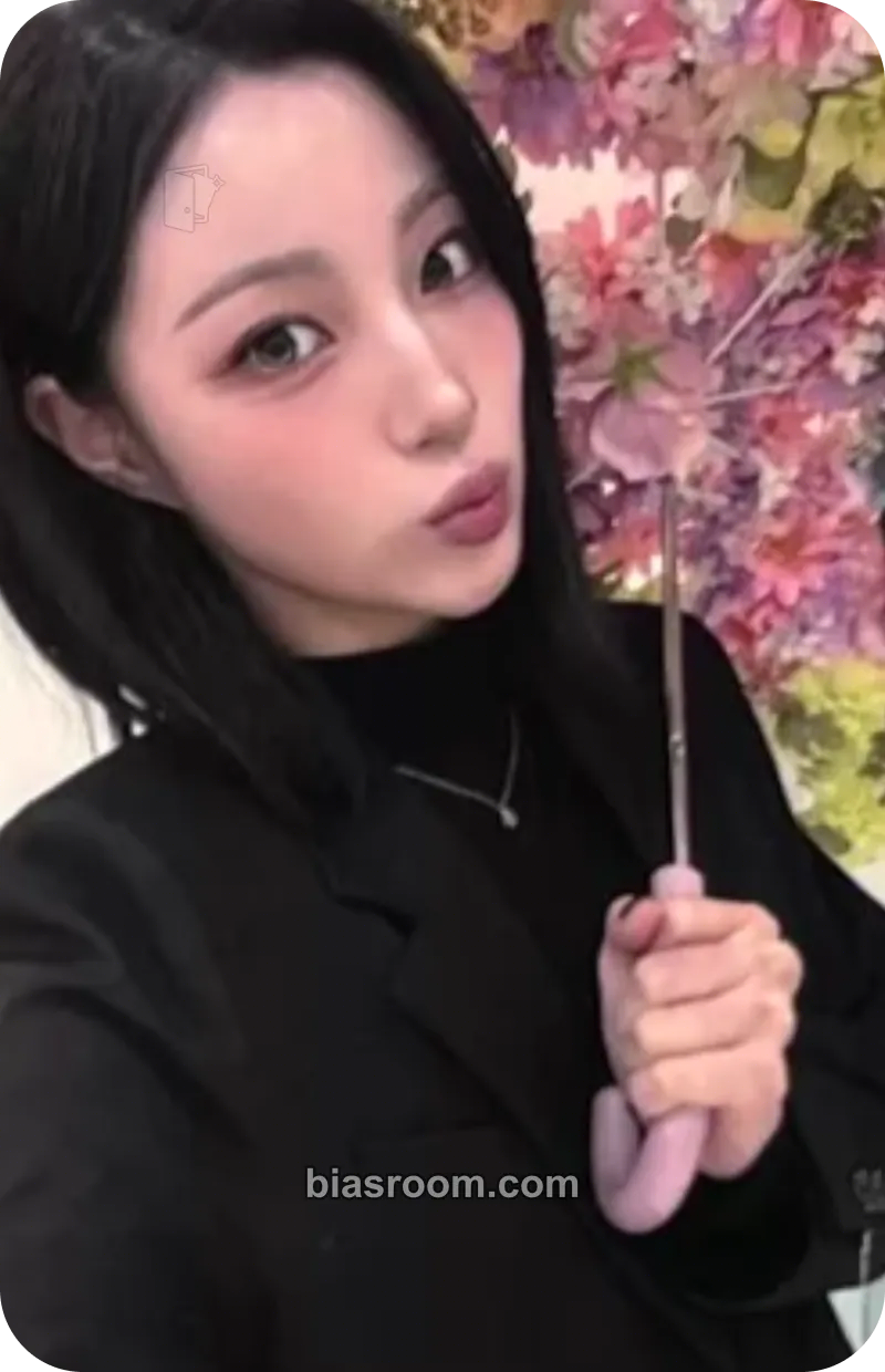 Yeju Wild Cherry Photocard - ICHILLIN’ - ICHILLIN’ K-pop photocard