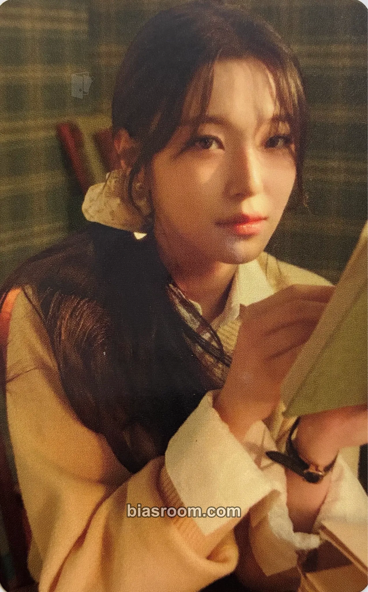 Jiheon MOMENTICA "imagine" Digital Collectibles Photocard - fromis_9 - fromis_9 K-pop photocard