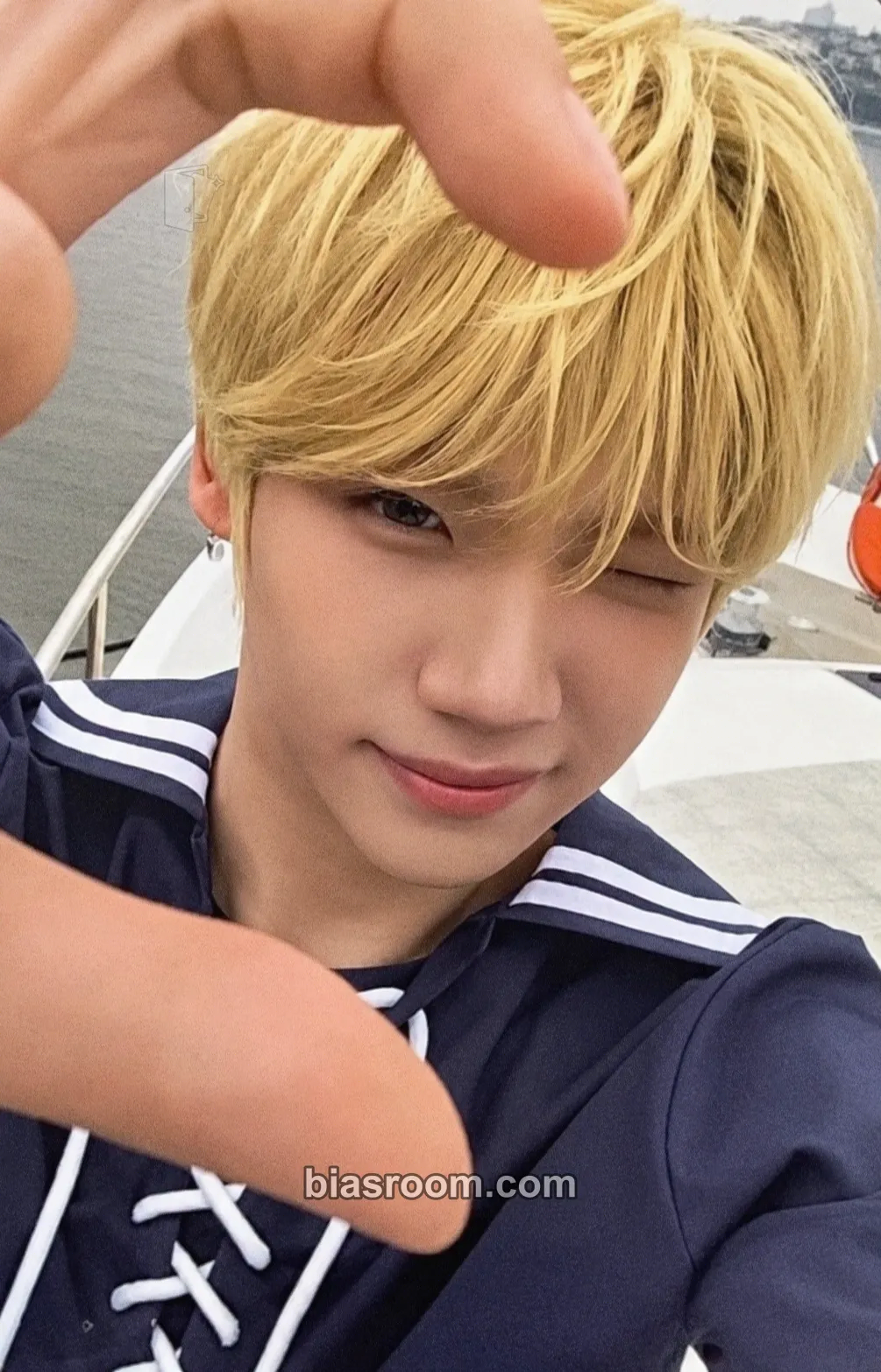 Kenshin 2026 Season’s Greetings Photocard - CLOSE YOUR EYES - CLOSE YOUR EYES K-pop photocard