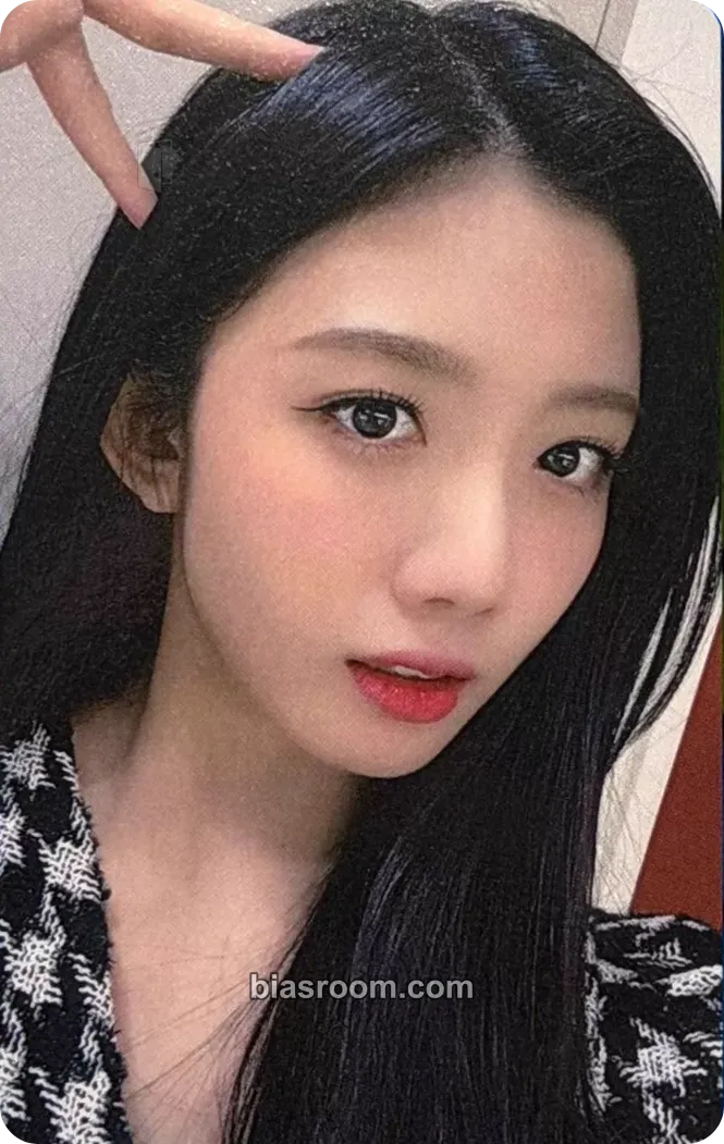Yuju Cherry Dash Photocard - Cherry Bullet - Cherry Bullet K-pop photocard