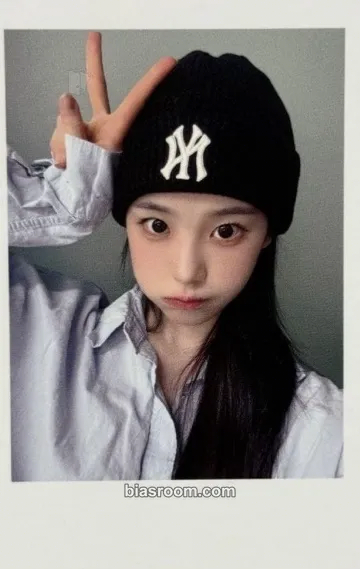 Jiyeon Beyond Beauty Photocard - tripleS - tripleS K-pop photocard