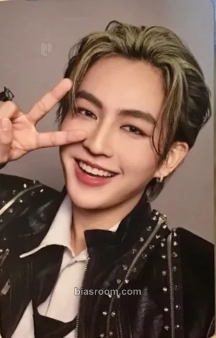 Heart Happy BUS Day The Sophomore Photocard - BUS - BUS K-pop photocard