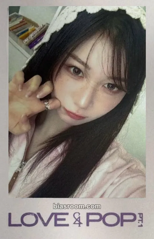 Kaede LOVE&POP pt.1 Photocard - tripleS - tripleS K-pop photocard