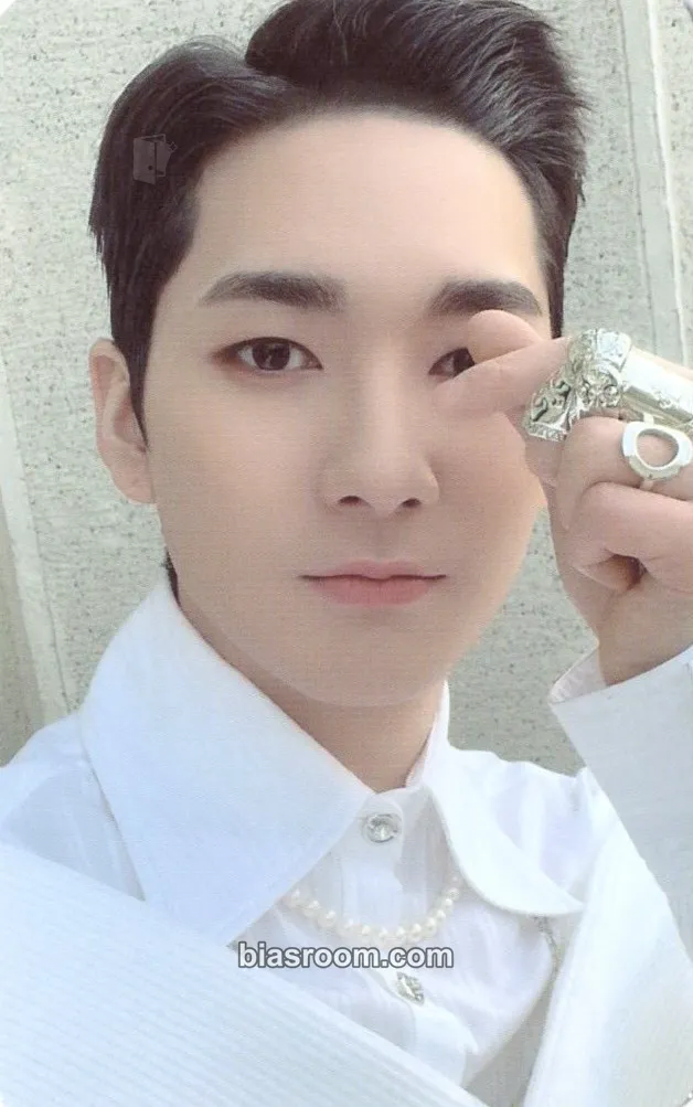 Aron Needle & Bubble Photocard - NU'EST - NU'EST K-pop photocard