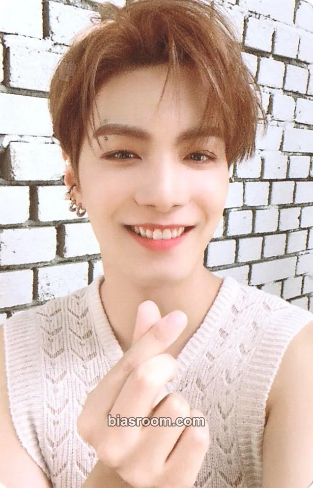 JR Romanticize Photocard - NU'EST - NU'EST K-pop photocard