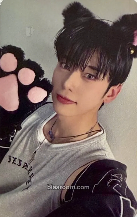 Donghyun SEVEN : CRIMSON HORIZON Photocard - AB6IX - AB6IX K-pop photocard