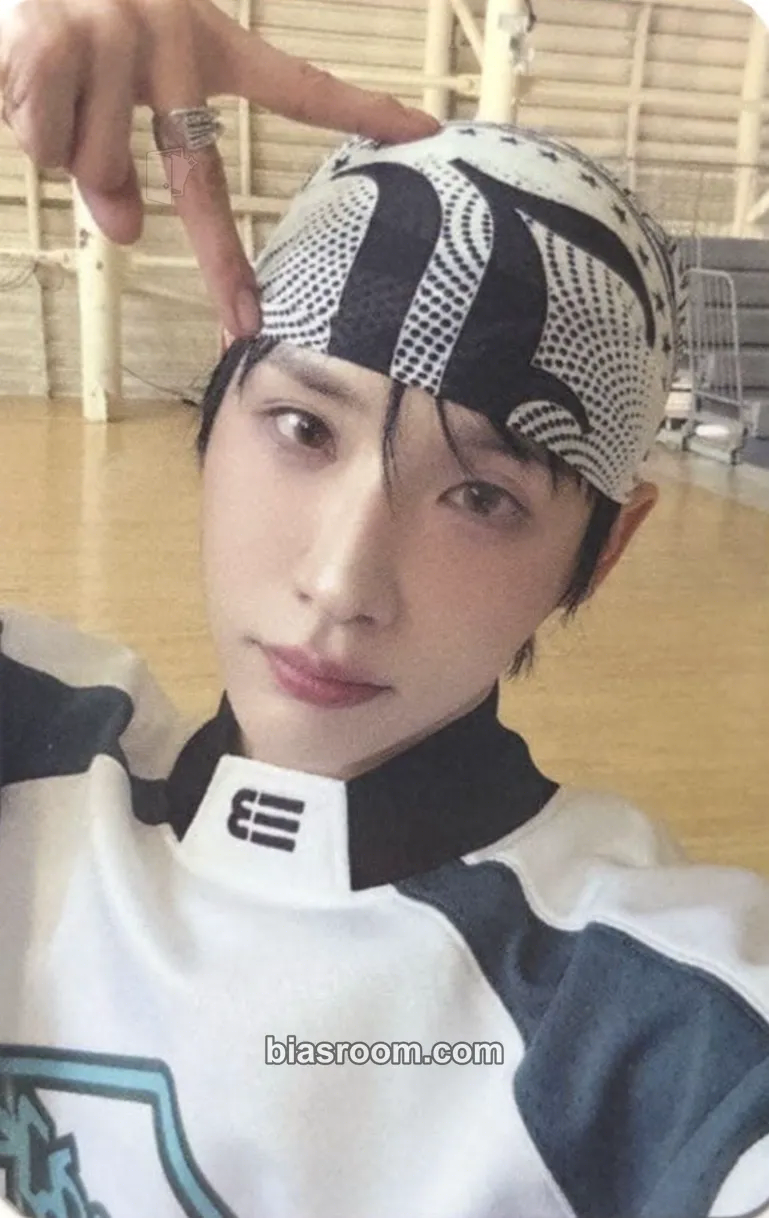 Woong SEVEN : CRIMSON HORIZON Photocard - AB6IX - AB6IX K-pop photocard