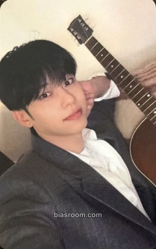 Donghyun SEVEN : CRIMSON HORIZON Photocard - AB6IX - AB6IX K-pop photocard