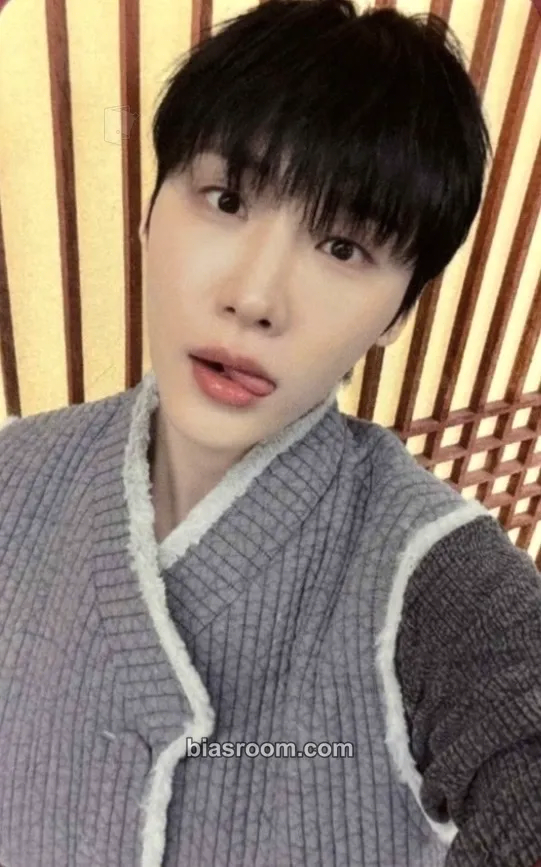 Woong SEVEN : CRIMSON HORIZON Photocard - AB6IX - AB6IX K-pop photocard