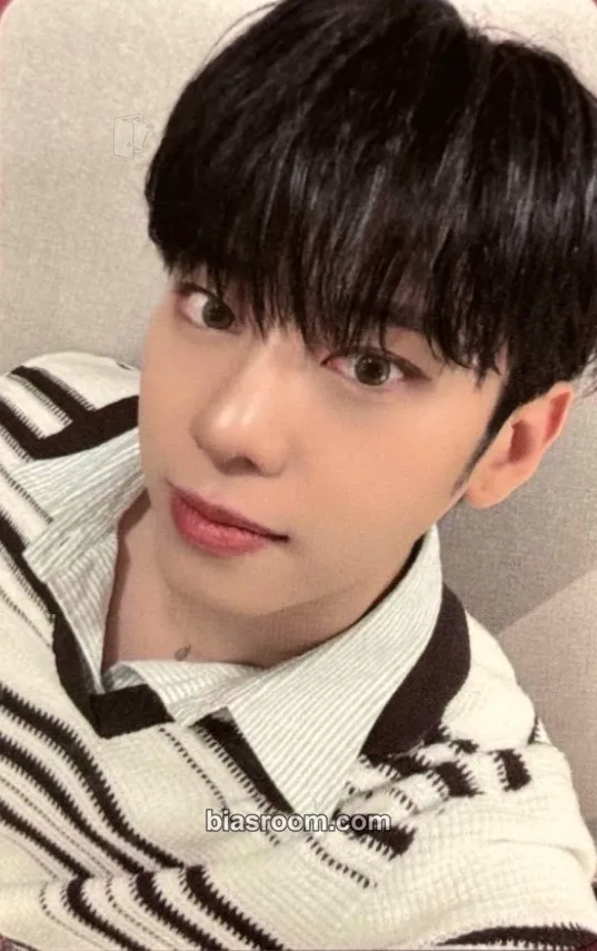 Donghyun SEVEN : CRIMSON HORIZON Photocard - AB6IX - AB6IX K-pop photocard