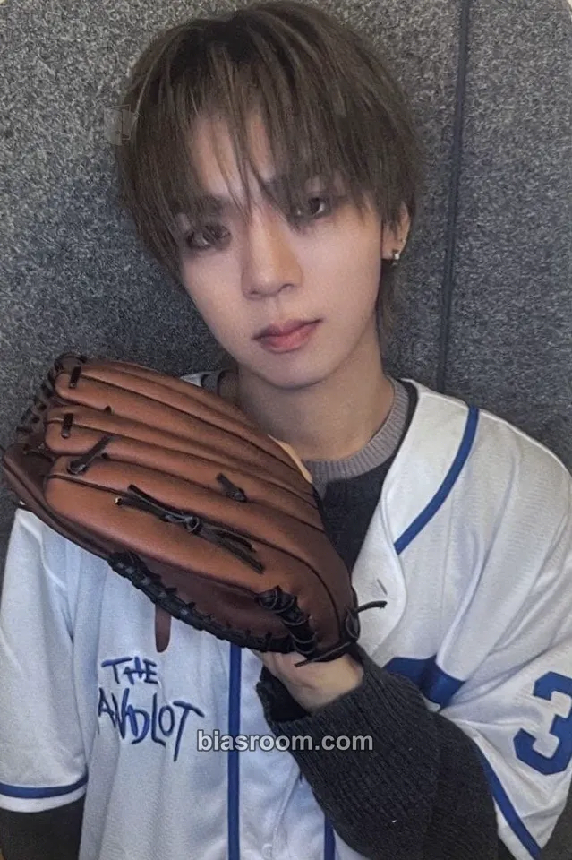Hyunjun n: number of cases Photocard - NouerA - NouerA K-pop photocard