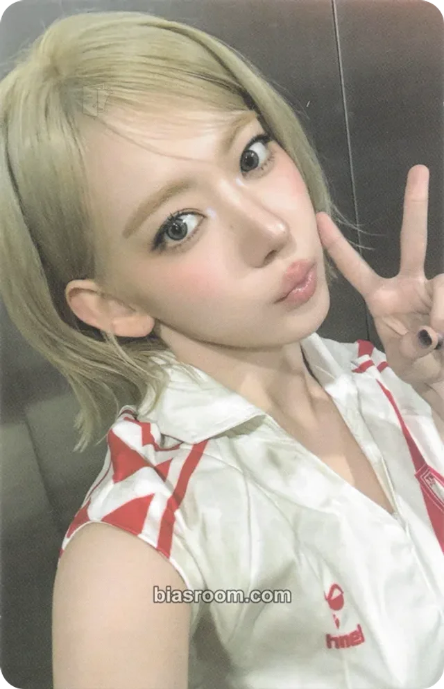 Sakura LE SSERAFIM ICONIC BY MISTAKE K-pop photocard