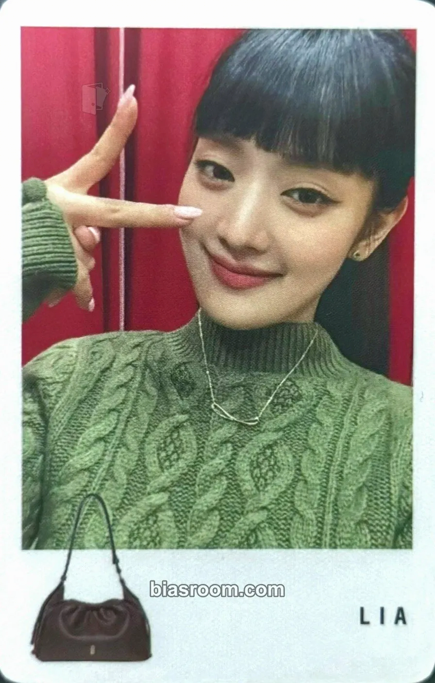 Minnie Miyeon & Minnie x J.ESTINA Handbag Photocard - i-dle - i-dle K-pop photocard