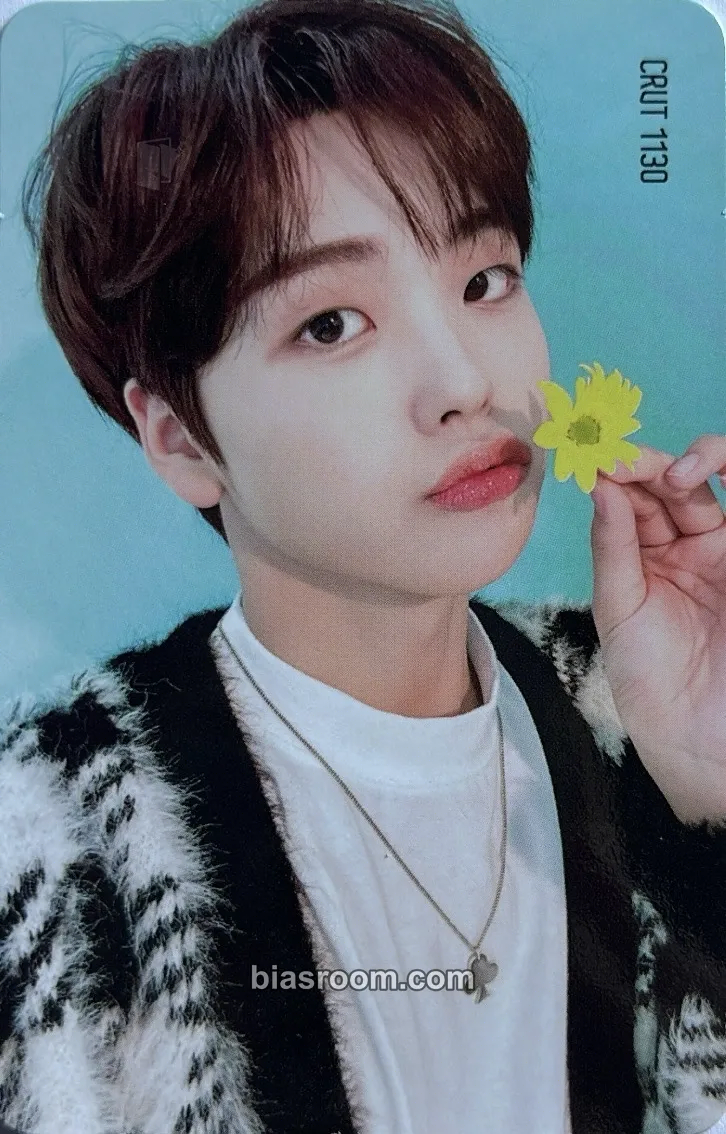 Hyeongjun 2021 SEASON GREETINGS <CAFE.CRAVITY> Photocard - CRAVITY - CRAVITY K-pop photocard