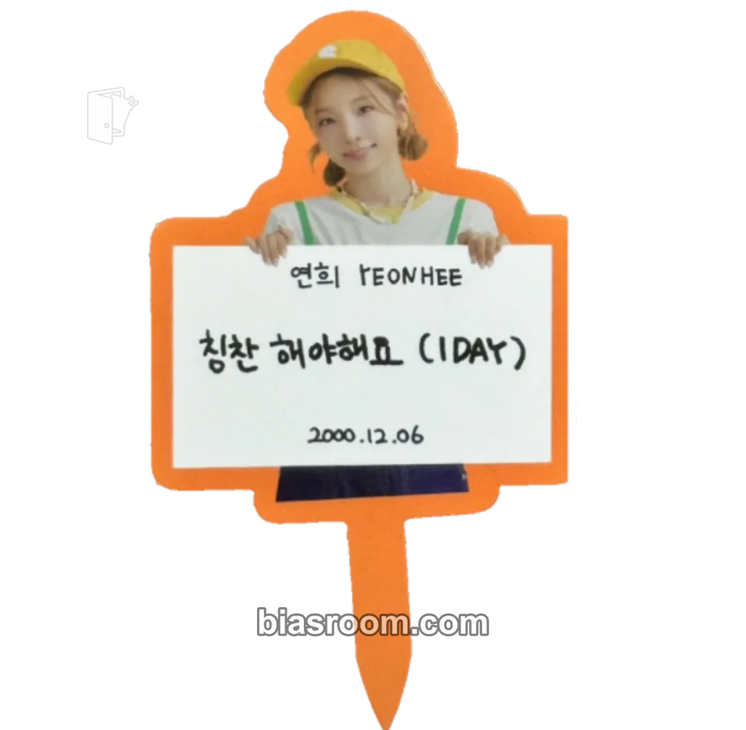 Yeonhee Season's Greetings 2024 Photocard - Rocket Punch - Rocket Punch K-pop photocard