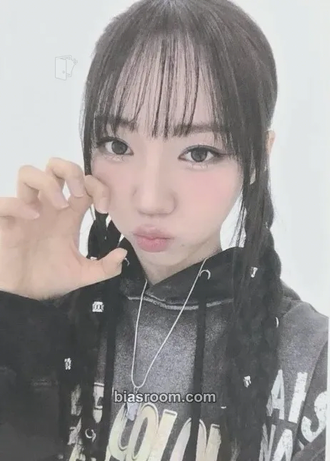 Shion Photocards (tripleS) | Bias Room