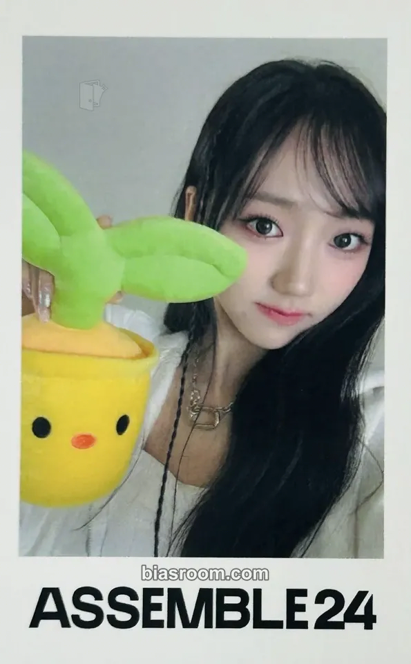 Shion Photocards (tripleS) | Bias Room
