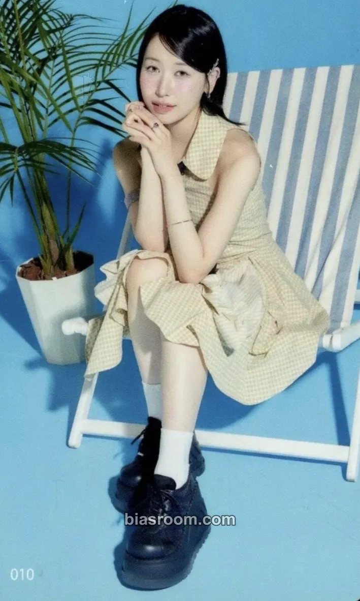Momona 2024 ME:ICONIC Hi-SUMMER Photocard - ME:I - ME:I K-pop photocard