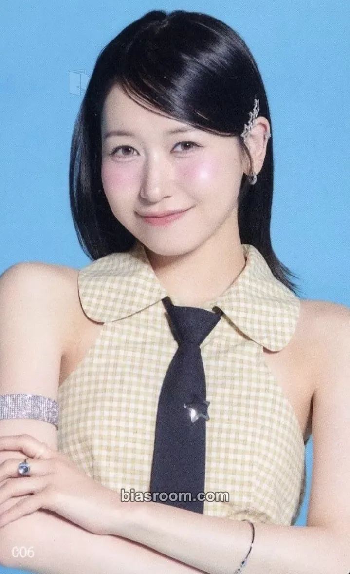 Momona 2024 ME:ICONIC Hi-SUMMER Photocard - ME:I - ME:I K-pop photocard
