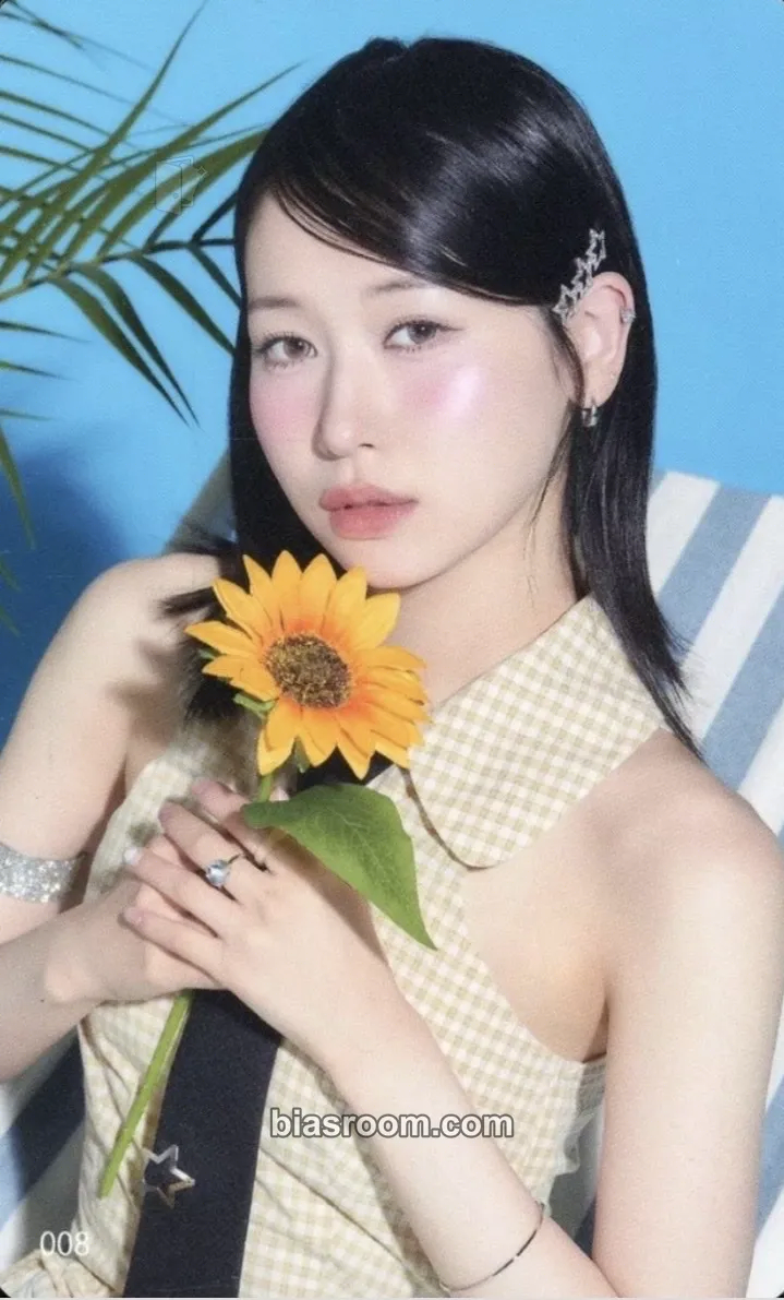Momona 2024 ME:ICONIC Hi-SUMMER Photocard - ME:I - ME:I K-pop photocard