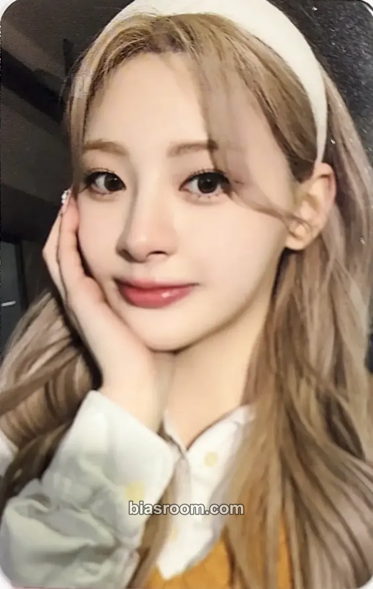 Seeun Teddy Bear Photocard - STAYC - STAYC K-pop photocard