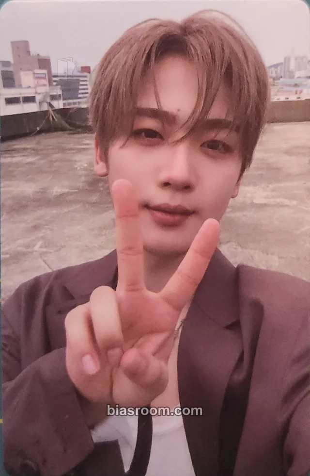 WEi - Yohan - Wonderland Album album photocard wonder version