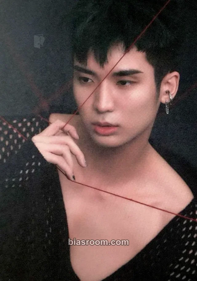 PENTAGON - Yuto - Universe : The Black Hall Album album photocard upside version