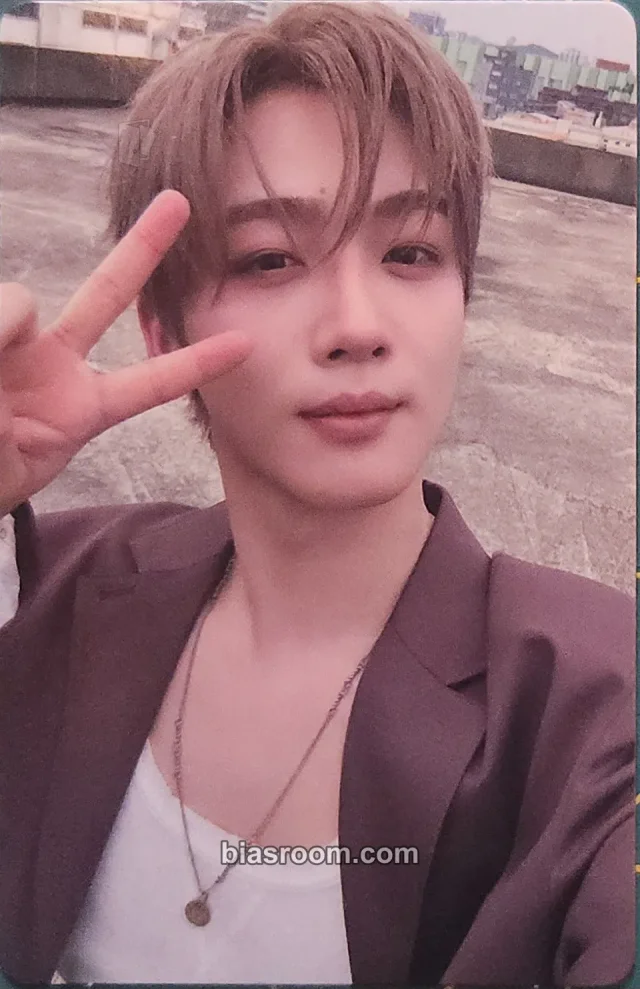 WEi - Yohan - Wonderland Album album photocard wonder version