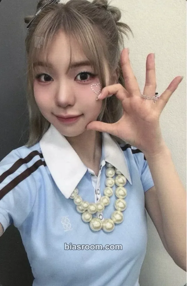 ME:I - Tsuzumi - Hi-Five Album trading card limited edition B version