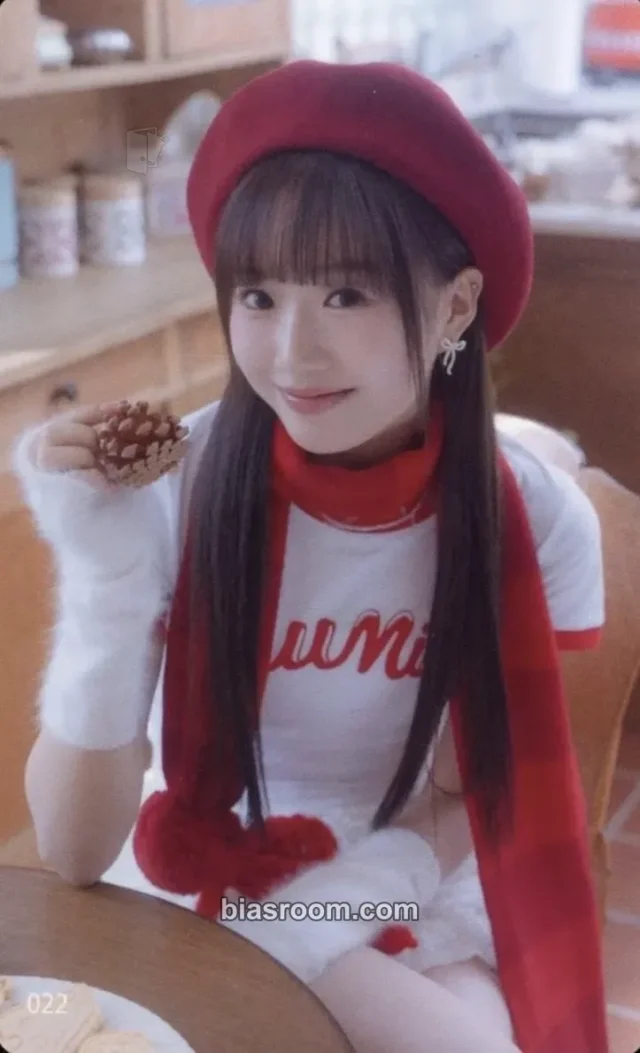 ME:I - Keiko - 2024 ME:ICONIC Sweet Holiday Event trading card
