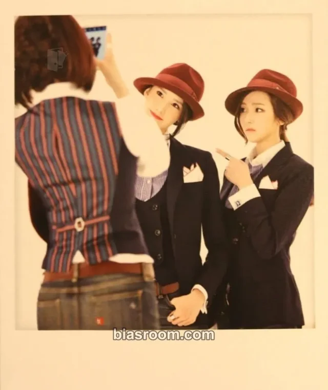Girls' Generation - Jessica & Yoona - Mr.Mr. Album EverySing pop-up store polaroid set