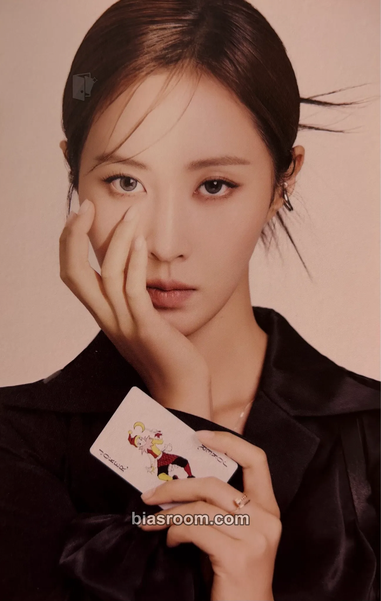 Yuri Girl's Generation-Oh!GG - 2023 Season's Greetings Photocard - Girls' Generation - Girls' Generation K-pop photocard