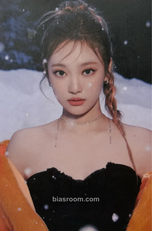 aespa - Ningning - 2022 Winter SMTOWN: SMCU PALACE Album postcard album inclusion