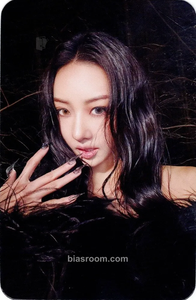 Gawon BITE NOW Photocard - MEOVV - MEOVV K-pop photocard
