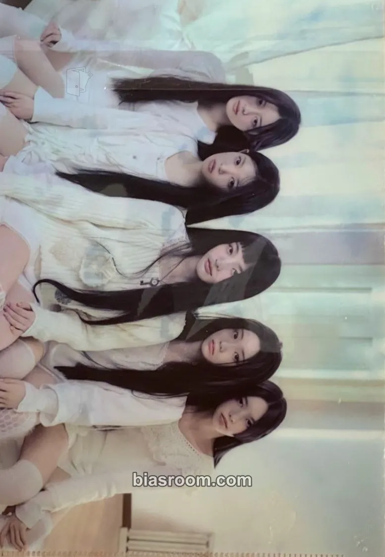SUPER REAL ME Photocard - ILLIT - ILLIT K-pop photocard