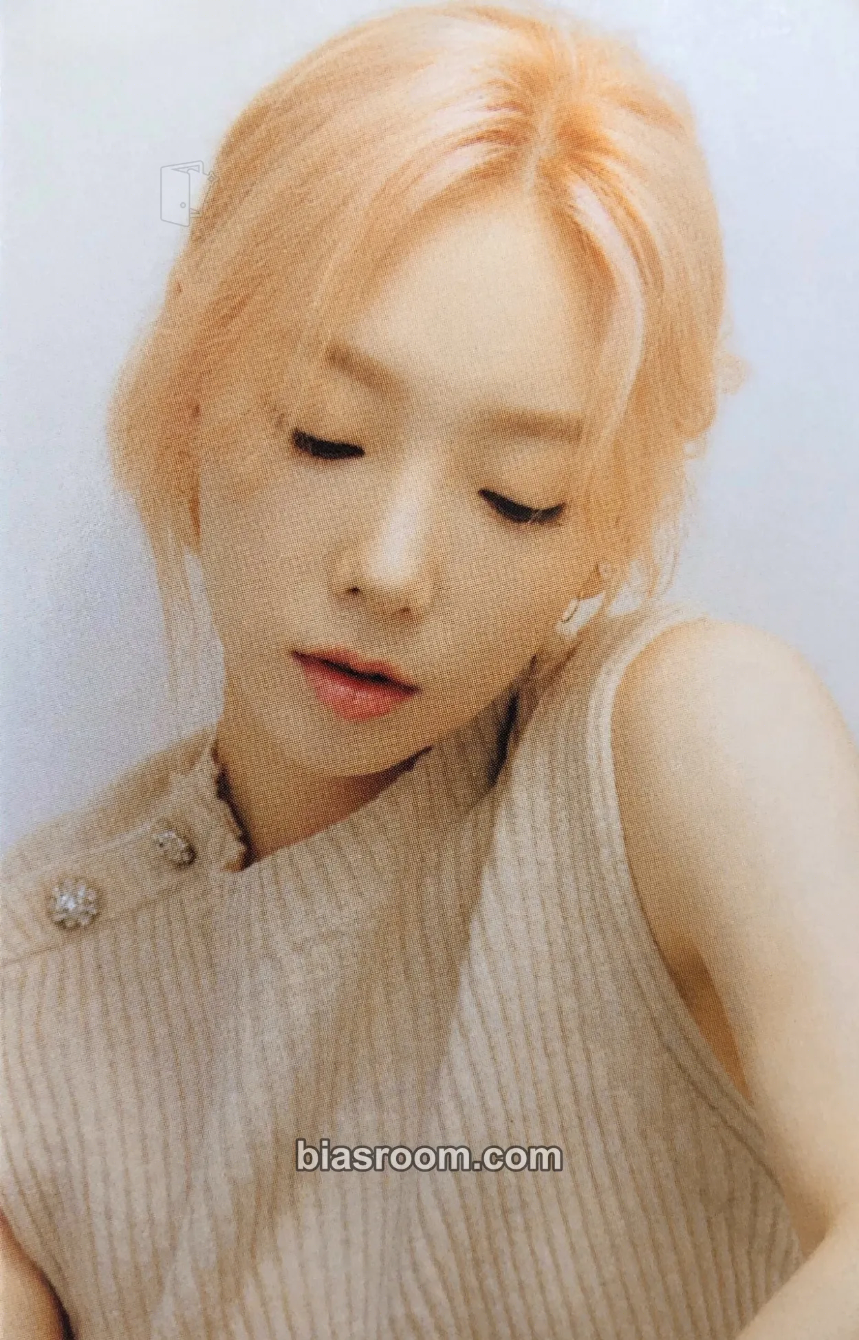 Taeyeon Girl's Generation-Oh!GG-2022 Season's Greetings Photocard - Girls' Generation - Girls' Generation K-pop photocard