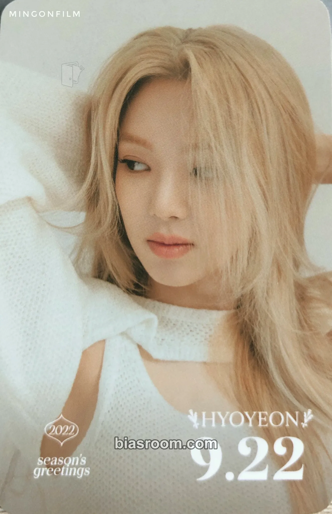 Hyoyeon Girl's Generation-Oh!GG-2022 Season's Greetings Photocard - Girls' Generation - Girls' Generation K-pop photocard