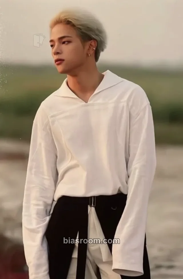 Kim Woojin - Woojin - The Moment: 未成年, A Minor Album pob (pre-order benefit) postcard